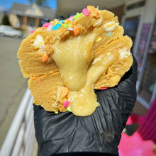 Load image into Gallery viewer, Sugar Bonnet Glam Cookie🐰