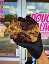 Load image into Gallery viewer, Brownie Chippy Glam Cookie