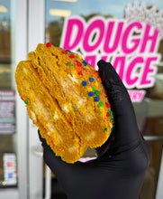 Load image into Gallery viewer, Golden Cakester Glam Cookie