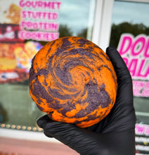 Load image into Gallery viewer, Halloween Swirl Glam Cookie