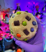 Load image into Gallery viewer, Ghoul’s Crack Glam Cookie👻