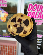 Load image into Gallery viewer, Oreo Chip Xtreme Glam Cookie