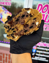 Load image into Gallery viewer, Oreo Chip Xtreme Glam Cookie
