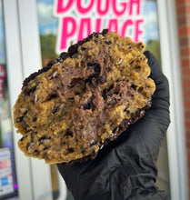 Load image into Gallery viewer, Cookies n’ Cream Pop-Tart Glam Cookie