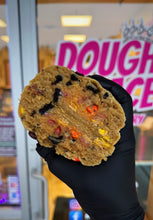 Load image into Gallery viewer, Oreo Reese Mash Glam Cookie