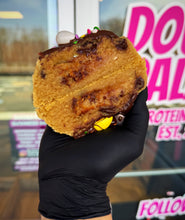 Load image into Gallery viewer, De Leche Cadbury Glam Cookie