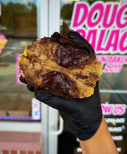 Load image into Gallery viewer, Brownie Chippy Glam Cookie