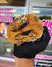Load image into Gallery viewer, Oreo Crumb Cake Glam Cookie