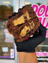 Load image into Gallery viewer, Choco Cake Crunch Glam Cookie