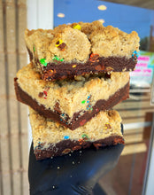 Load image into Gallery viewer, Mr. M&M’s Brownie Crumb Cake