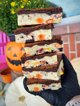 Load image into Gallery viewer, Reese Slutty Brownies