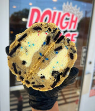 Load image into Gallery viewer, Gluten Free Firecracker Oreo Glam Cookie