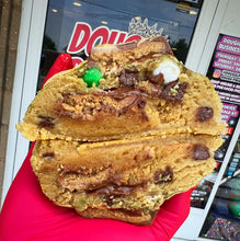 Load image into Gallery viewer, Gold Royale Glam Cookie🎅🏼🌴