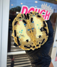 Load image into Gallery viewer, Gluten Free Firecracker Oreo Glam Cookie