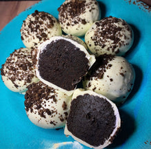 Load image into Gallery viewer, White Chocolate Oreo Truffle