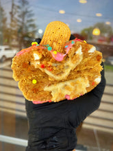 Load image into Gallery viewer, Vienna Cinna Glam Cookie
