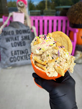 Load image into Gallery viewer, Halloween’s Sugarplum Pro-Dough
