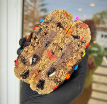 Load image into Gallery viewer, M&amp;Mannon Glam Cookie
