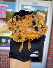 Load image into Gallery viewer, Biscoreo Glam Cookie
