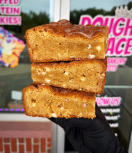 Load image into Gallery viewer, Cookie Butter Snickerdoodle Blondie Bar
