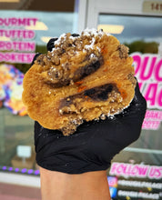 Load image into Gallery viewer, Oreo Crumb Cake Glam Cookie
