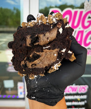 Load image into Gallery viewer, Black Out Crumb Cake Glam Cookie
