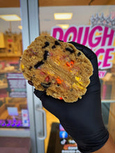 Load image into Gallery viewer, Oreo Reese Mash Glam Cookie
