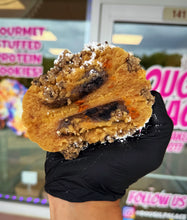 Load image into Gallery viewer, Oreo Crumb Cake Glam Cookie
