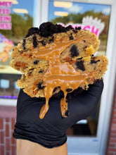 Load image into Gallery viewer, Biscoreo Glam Cookie
