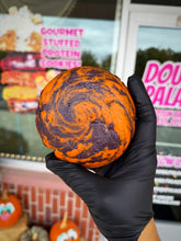 Load image into Gallery viewer, Halloween Swirl Glam Cookie
