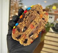 Load image into Gallery viewer, M&amp;Mannon Glam Cookie
