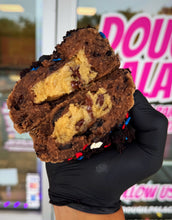 Load image into Gallery viewer, Choco Cake Crunch Glam Cookie
