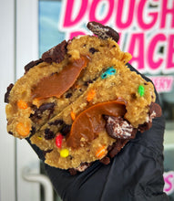Load image into Gallery viewer, De Leche Elfwhich Glam Cookie
