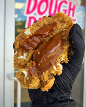Load image into Gallery viewer, Maple Pecan Crumb Cake Glam Cookie
