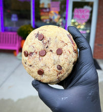 Load image into Gallery viewer, Chocolate Chip Brownie Glam Cookie
