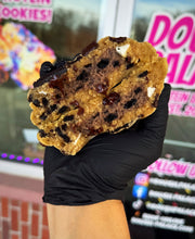 Load image into Gallery viewer, Oreo Chip Xtreme Glam Cookie
