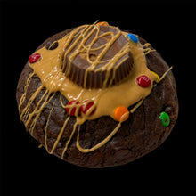Load image into Gallery viewer, Aaron Berg’s Winners Circle Glam Cookie
