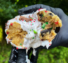 Load image into Gallery viewer, Oreo Puddin’ Glam Cookie 🎅🏼🌴
