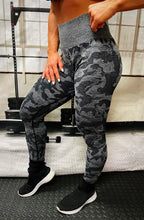 Load image into Gallery viewer, Graphite Camo Pro-Fit Seamless Leggings
