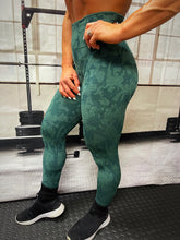 Load image into Gallery viewer, Green Camo Pro-Fit Seamless Leggings
