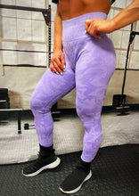 Load image into Gallery viewer, Lavender Camo Pro-Fit Seamless Leggings
