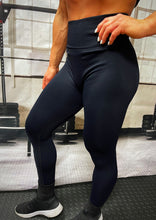 Load image into Gallery viewer, Classic Black Pro-Fit Seamless Leggings
