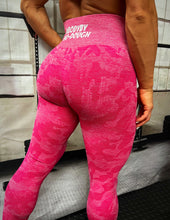 Load image into Gallery viewer, Hot Pink Camo Pro-Fit Seamless Leggings
