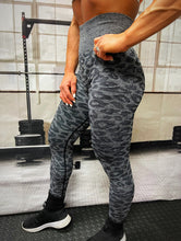 Load image into Gallery viewer, Charcoal Cheetah Pro-Fit Seamless Leggings
