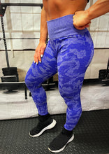 Load image into Gallery viewer, Deep Purple Camo Pro-Fit Seamless Leggings
